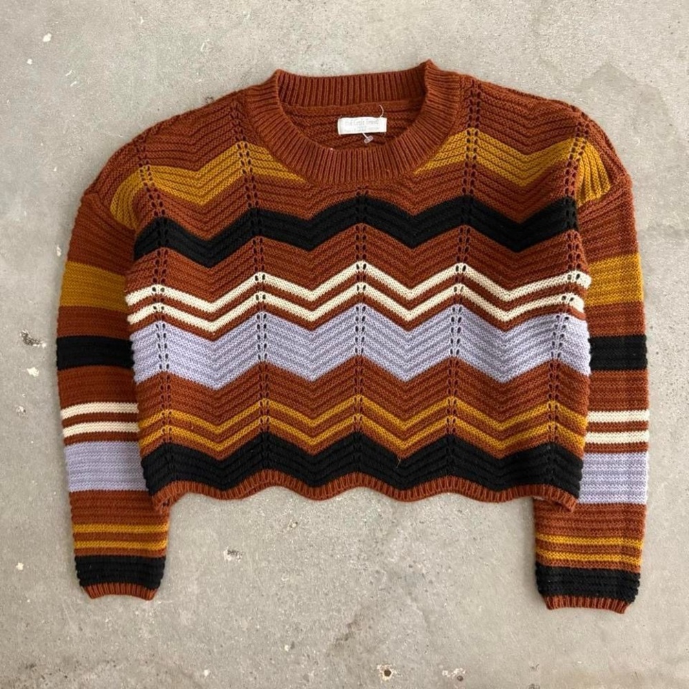 Knit Chevron Patterned Cropped Sweater Long Sleeve Brown, Black, and Gold Size M